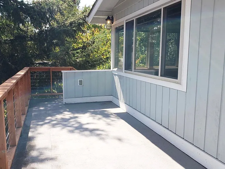 3720 Vernhardson St — Photo 13