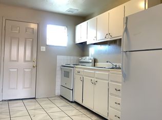 Spacious 2 Bedroom Apartment with Washer Included, Albuquerque, NM 87106