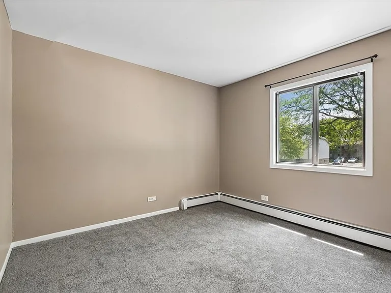 386 Echo Ln #4 — Photo 8