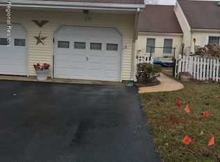 23 Plaza De Las Lobos UNIT C, Freehold, NJ 07728