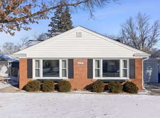 425 Wakeman Ave, Wheaton, IL 60187