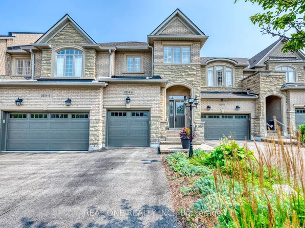 2254 Rockingham Dr #6, Oakville, ON L6H 7H8