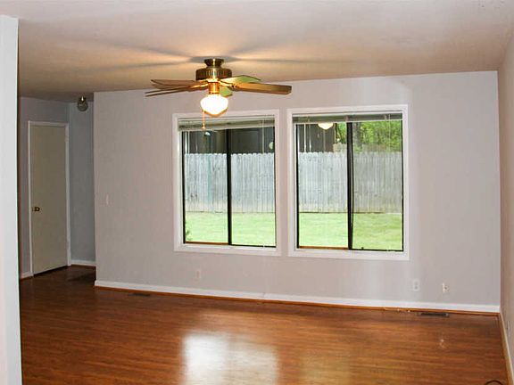 3rd image of 551 Doral Country Dr