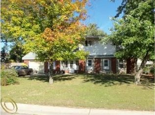 2405 Harrison Ave, Rochester Hills, MI 48307