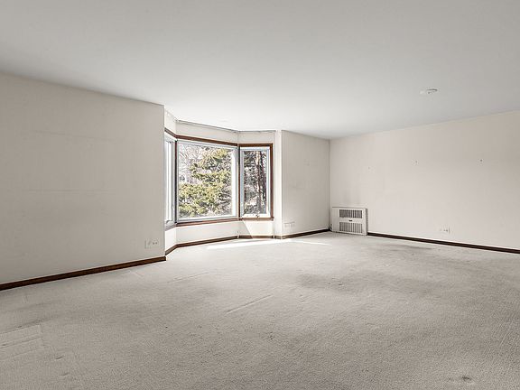 5th image of 2500 Archbury Ln APT 1A