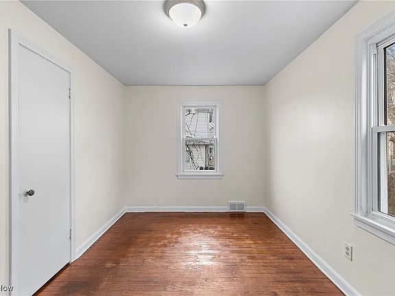 4th image of 1542 Euclid Ave #3