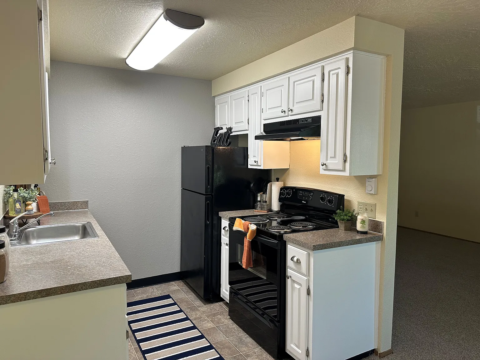 2 bed, 900 sqft, $1,399 — Photo 2