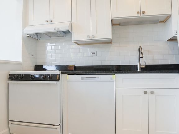 5th image of 1764 N Clark St Unit 1
