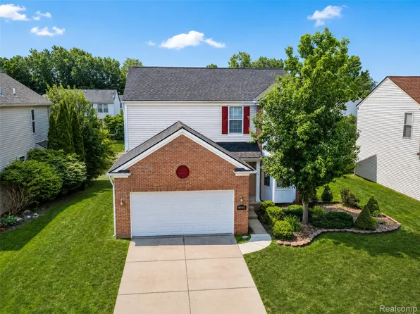 9992 W Avondale Cir, Ypsilanti, MI 48198
