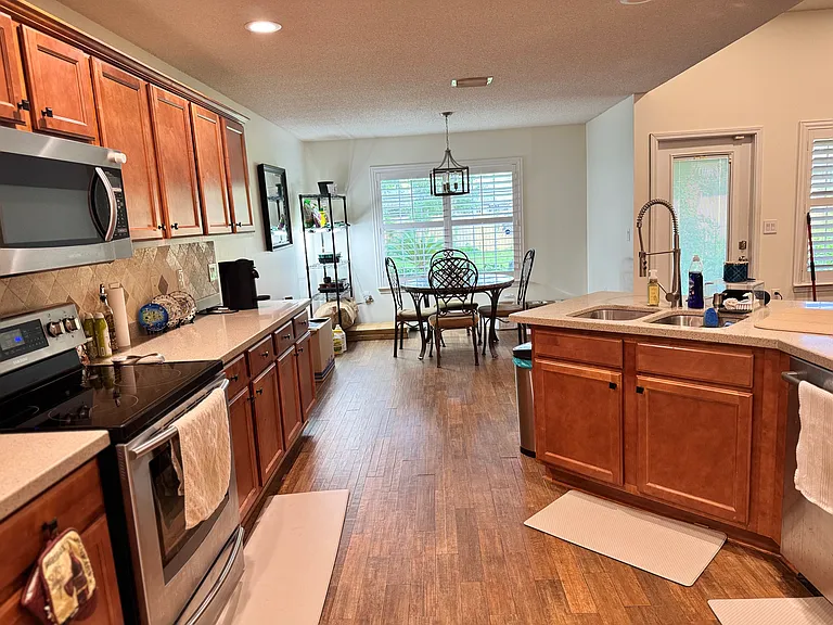 Kenneth Dr — Photo 9