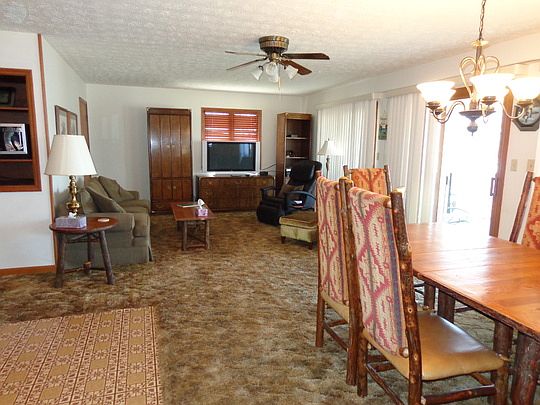 5th image of 1359 NE Santee Dr