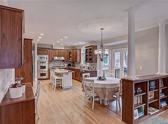 5th image of 2109 Peterborough Ln