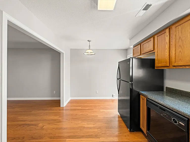 905 Hazelbrook Way — Photo 9