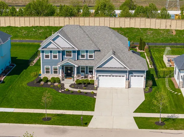 4211 Chinaberry Ln, Naperville, IL 60564