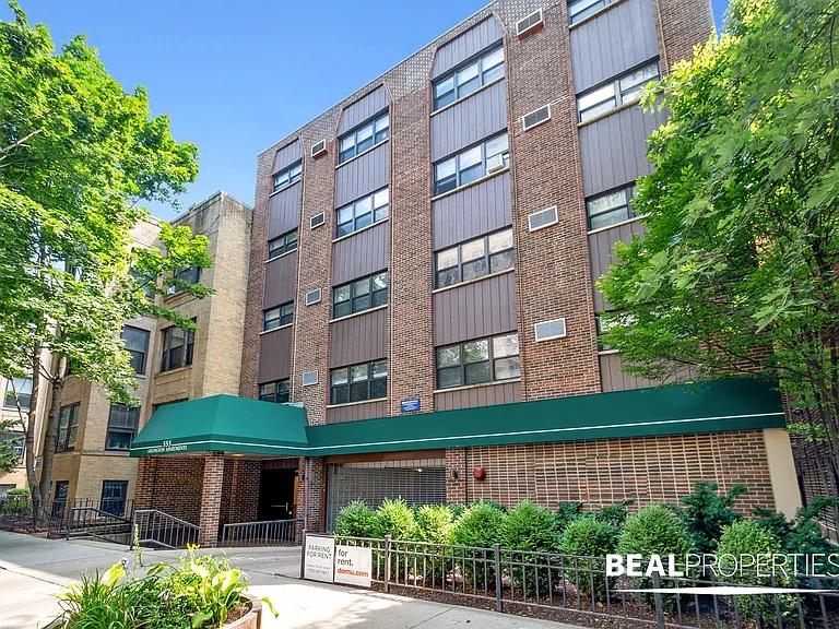 555 W Arlington Pl #306 — Photo 9