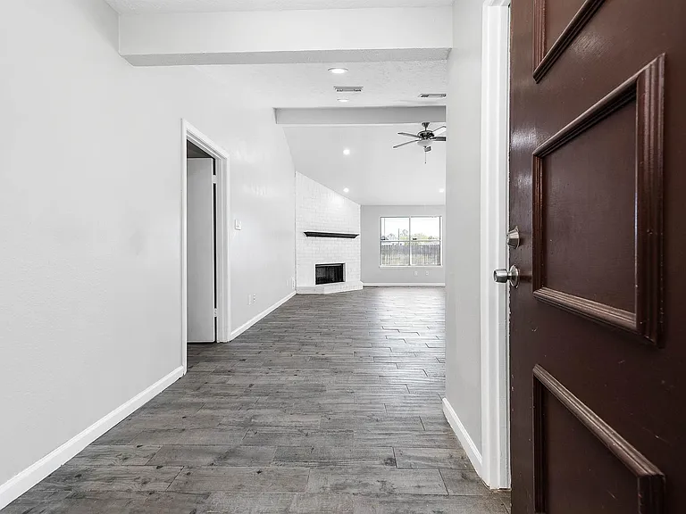 14315 Swanfield Dr — Photo 3