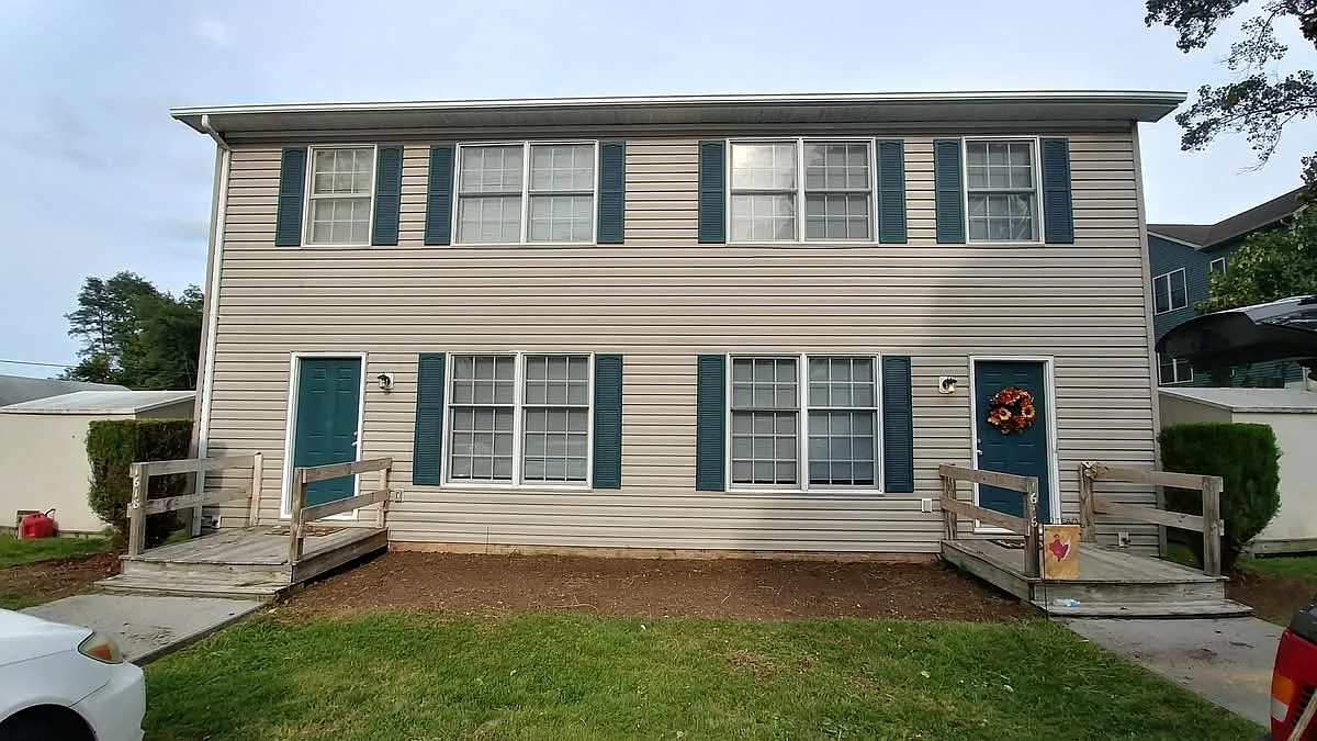 3 bed, 2.5 bath, $1,500 — Photo 1