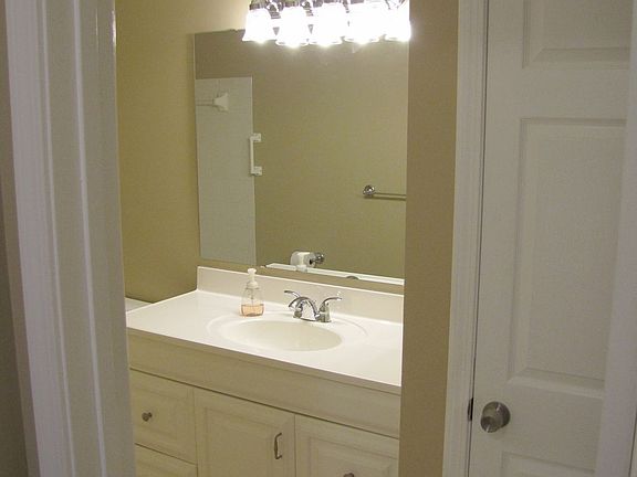 Main Floor Full Bath