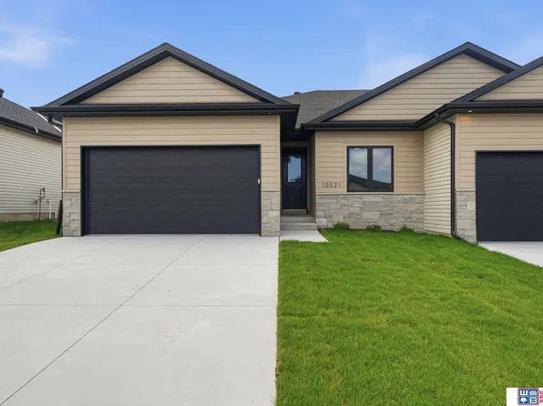 10521 Majestic Ln, Lincoln, NE 68527