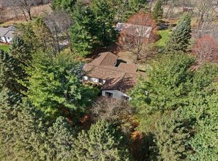 2683 Fenton Rd, Hartland, MI 48353