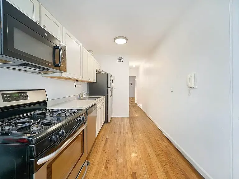 103 W 105th St #2A — Photo 4