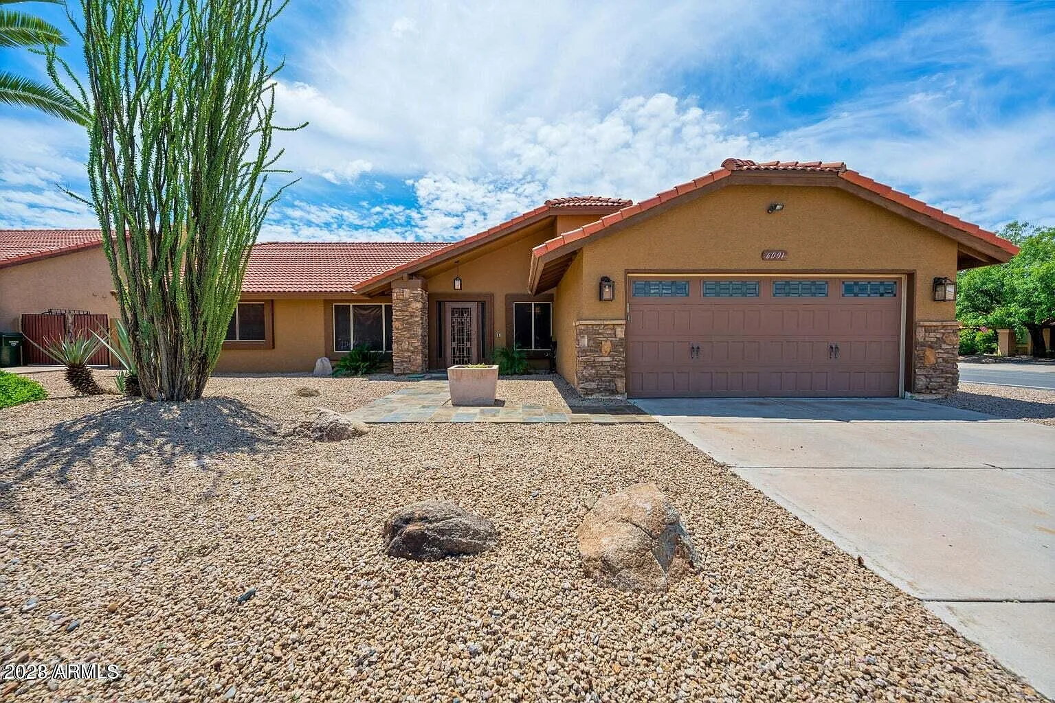 4 bed, 2.0 bath, 2336 sqft, $5,000 — Photo 2