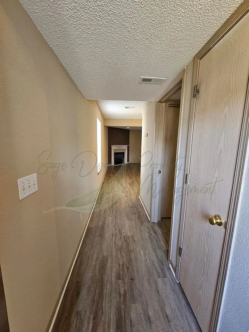 107 NE Sunshine Street — Photo 2