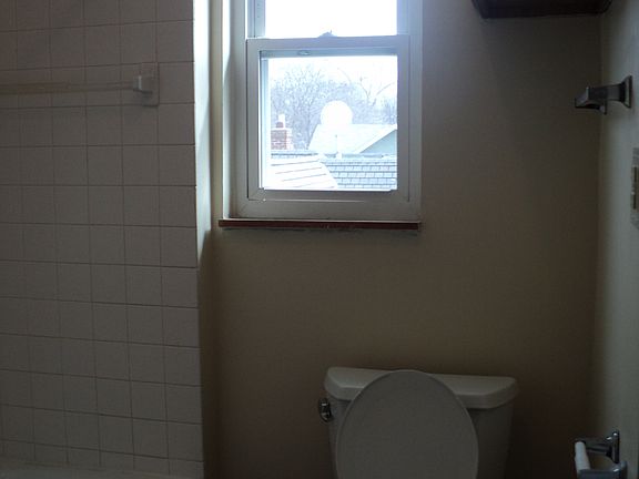 5th image of 1002 Minnehaha Ave E APT 3