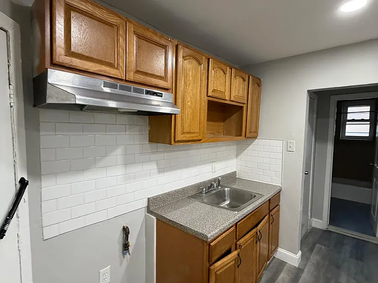 479 Roseville Ave #6 — Photo 2
