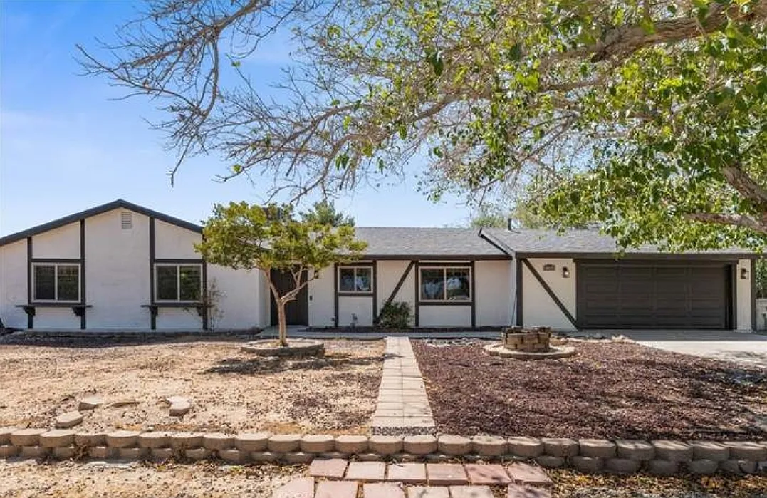 Building Photo - 18635 Verano St