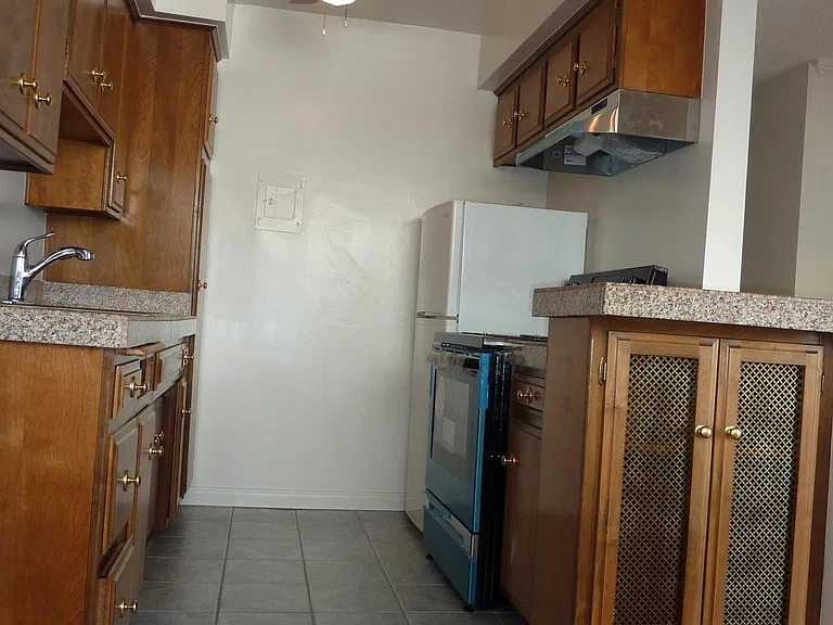 2055 Rodney Dr — Photo 12
