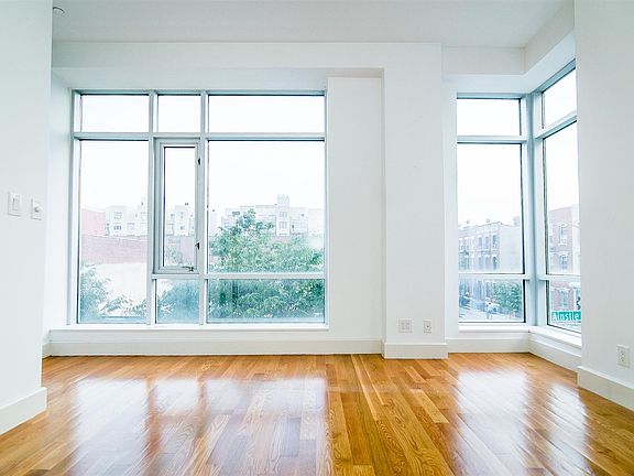 050_65_Ainslie_Street__210-12