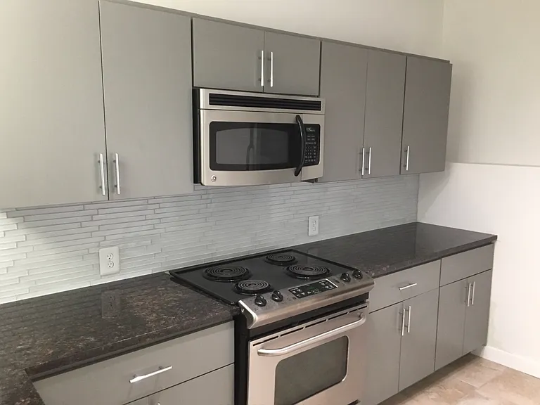 100 Dinn Dr #6 — Photo 4