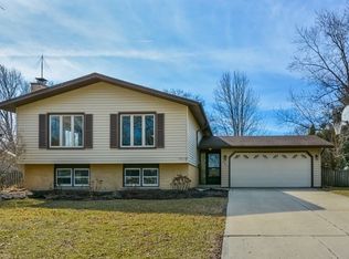 801 Claremont Dr, Downers Grove, IL 60516