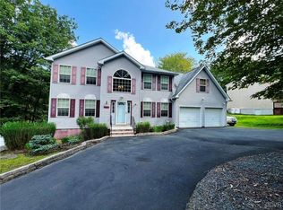 2209 Doe Dr, Long Pond, PA