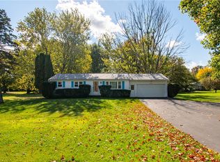 1556 Hennessey Rd, Ontario, NY 14519