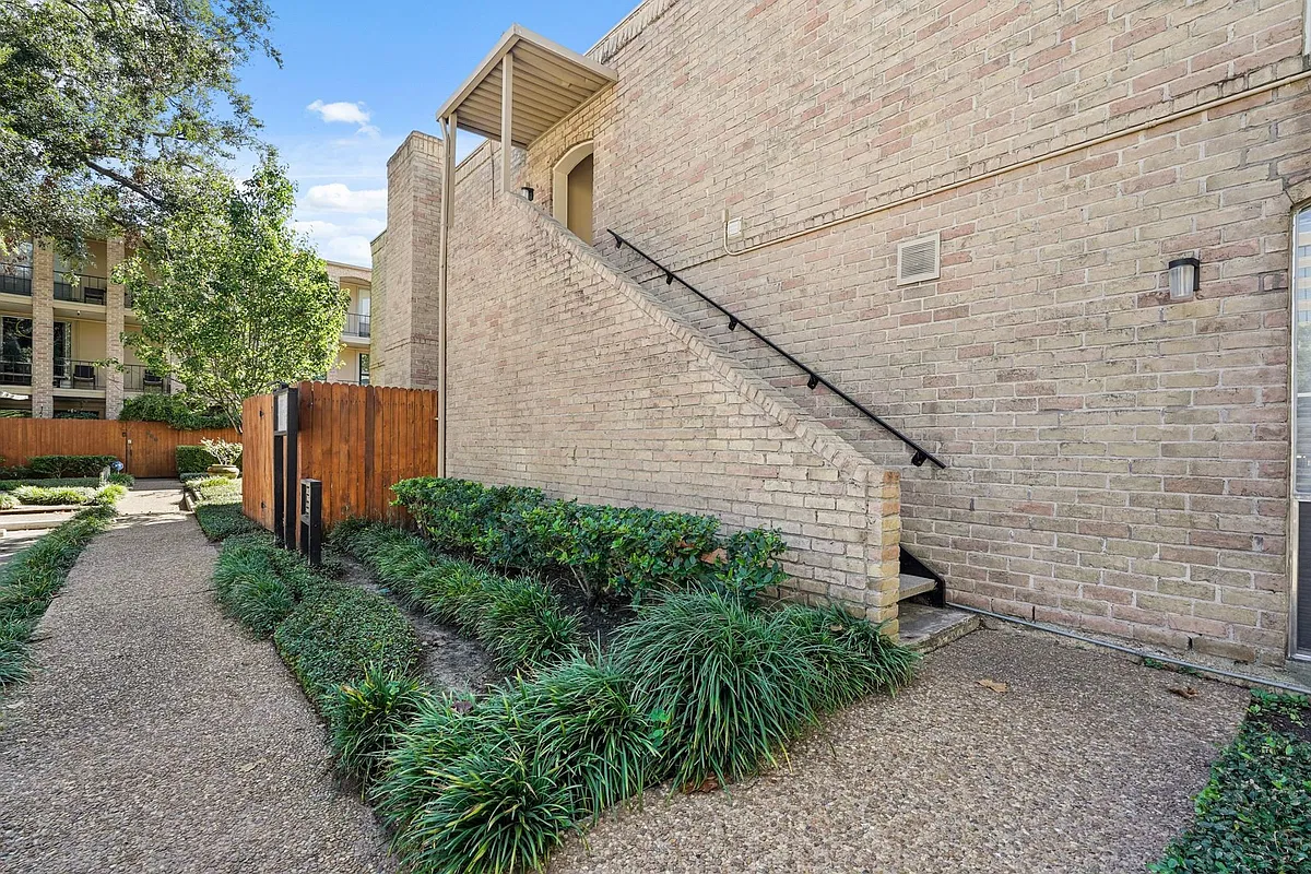 Building Photo - 4637 Wild Indigo St #492