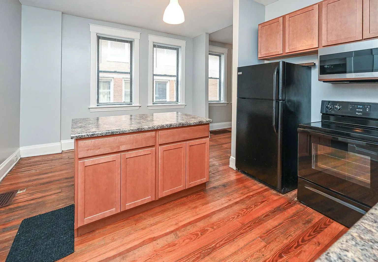 2 bed, 1.0 bath, $1,595 — Photo 3