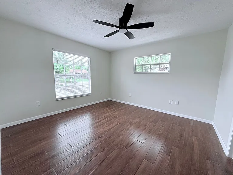 2953 Oak St — Photo 13