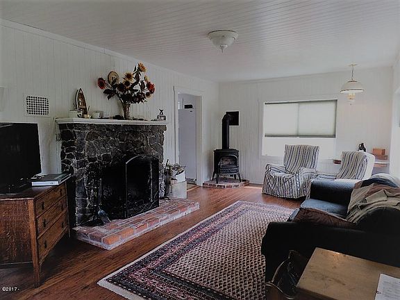 2nd image of 3116 SW Beach Ave