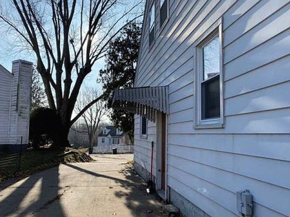 5th image of 1 Knoll Ct