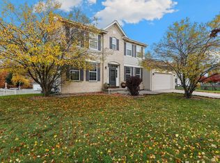 821 N Edgewater Ln, Shorewood, IL 60404