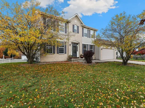 821 N Edgewater Ln, Shorewood, IL 60404
