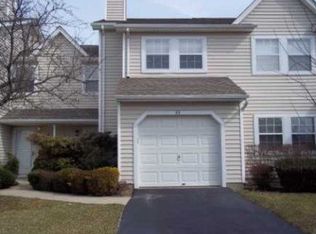 33 Thomas Ln, Setauket, NY 11733