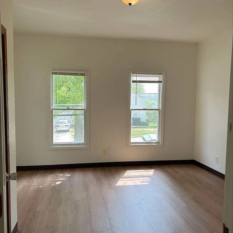 2 bed, 1.0 bath, $899 — Photo 4