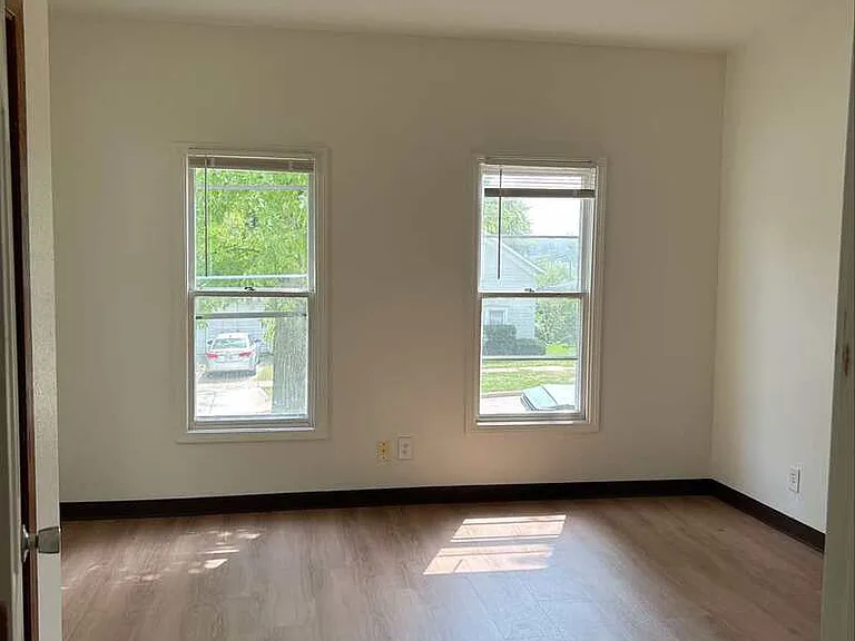117 E Union St #1 — Photo 4