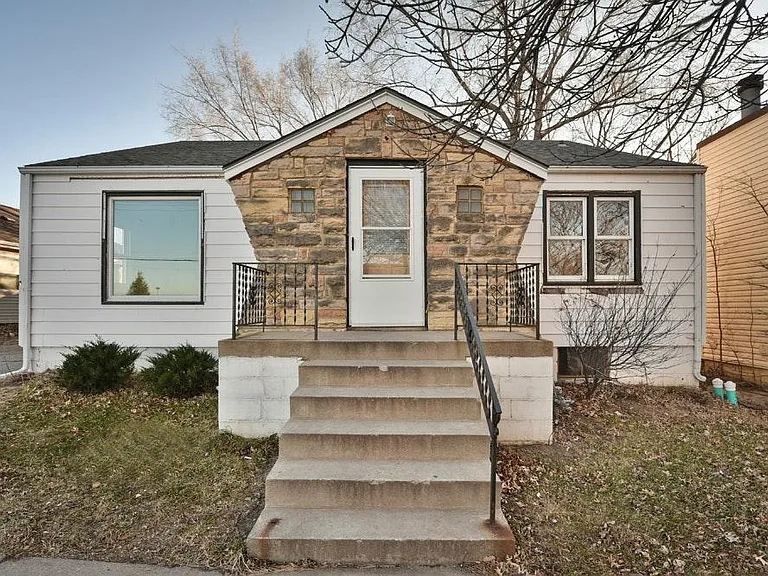 4817 S 48th St — Photo 17