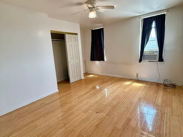 2122 S 10th St Floor 2, Philadelphia, PA 19148