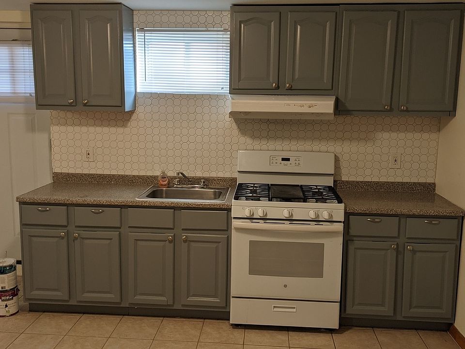 1st image of 14 Georgetown Ln #B