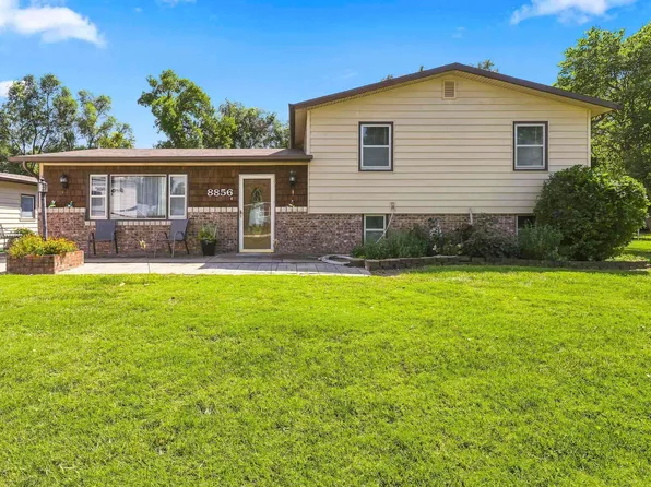 8856 Wheatland Cir, Manhattan, KS 66502